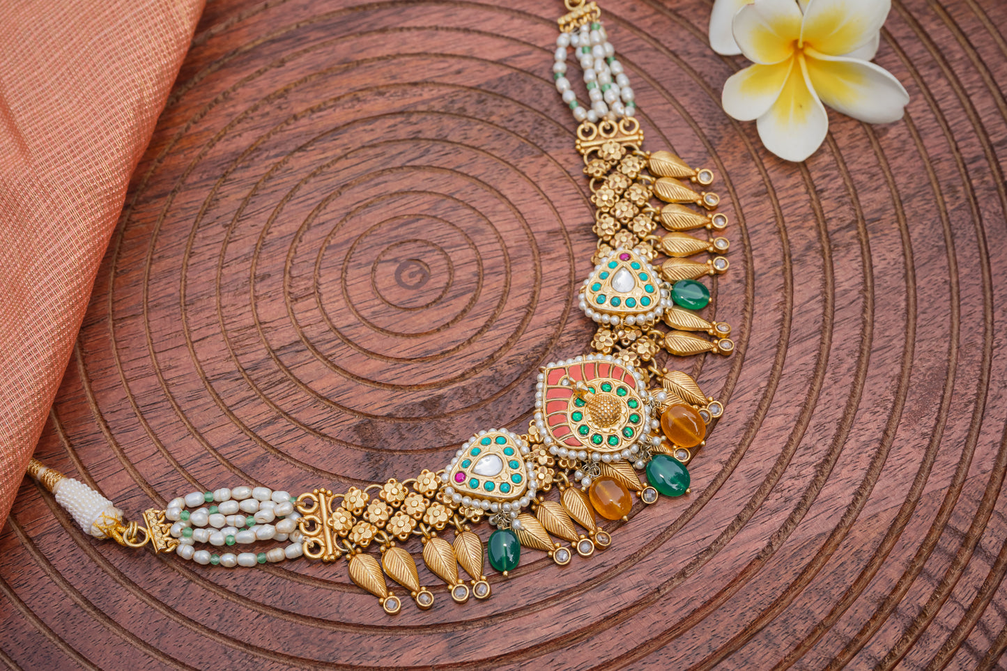 JADAU ON SILVER CORAL FIROZA CHOKER