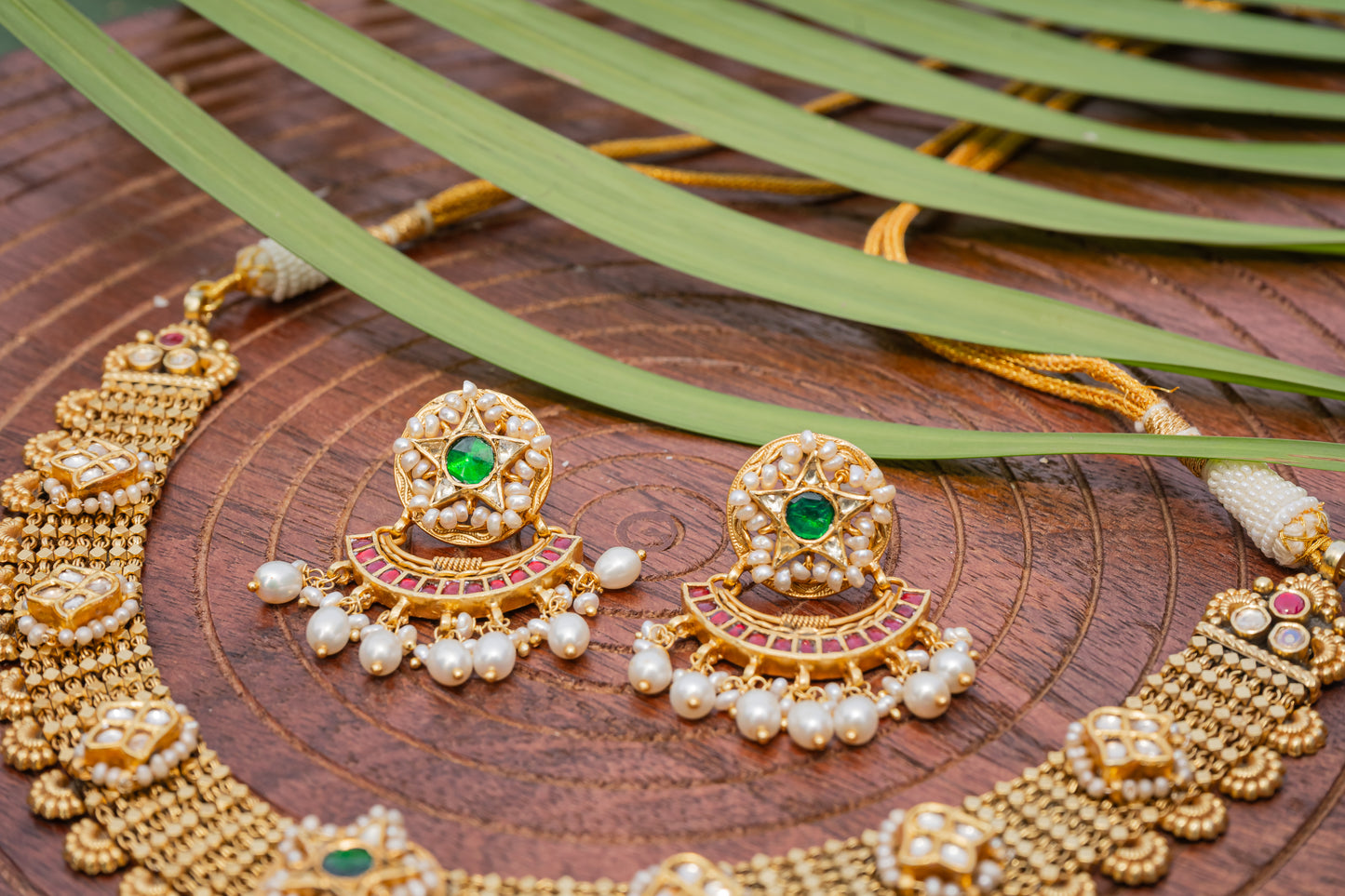 JADAU GOLD PLATED SILVER STAR CENTRE ON HIRA KANTHAA BUILT NECKLACE