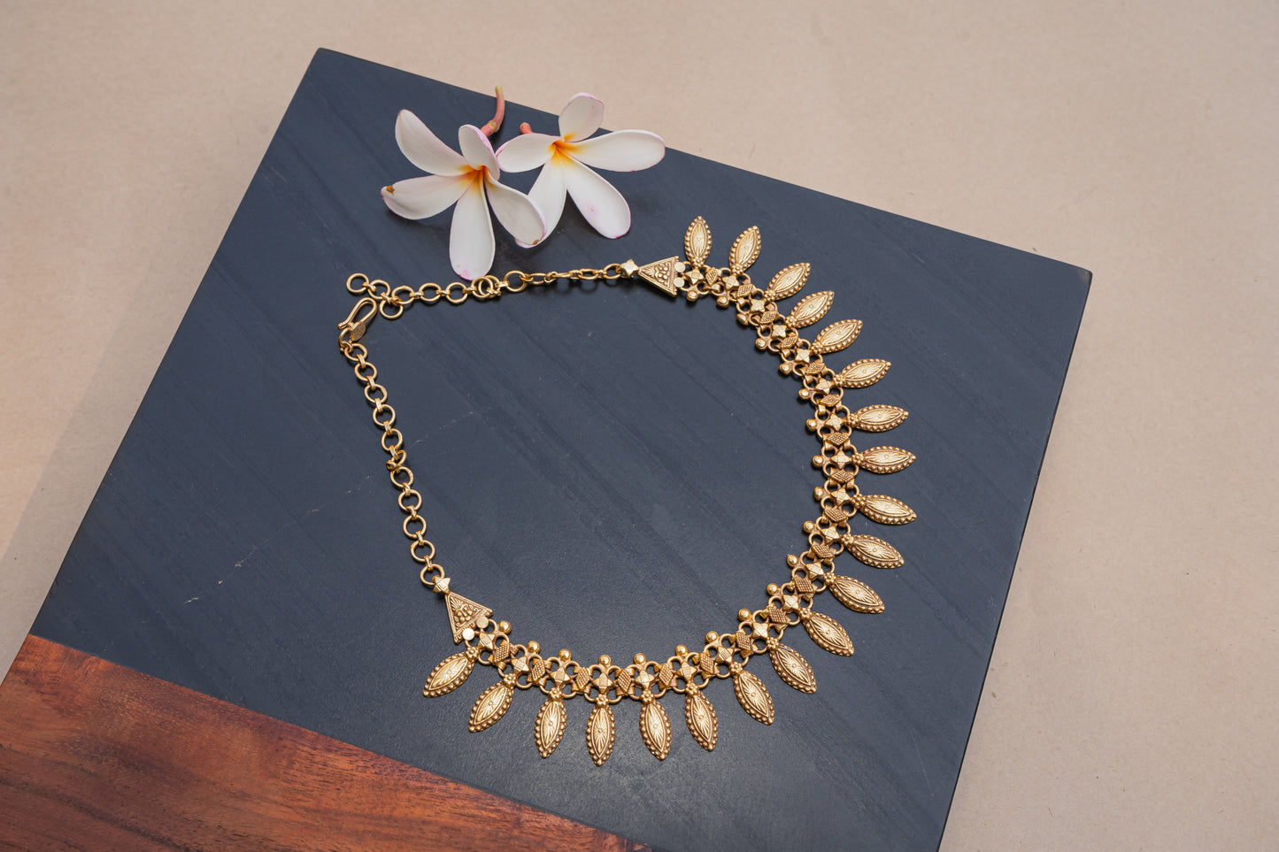 ANTIGOLD PLATED SILVER MULTILEAF NECKLACE