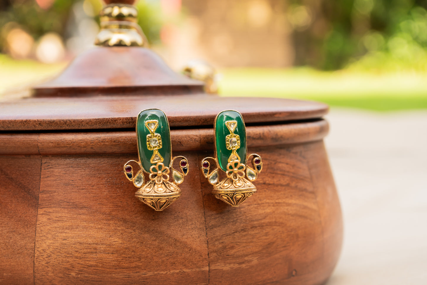 JADAU ON SILVER EMERALDITE ON A KALASH