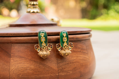 JADAU ON SILVER EMERALDITE ON A KALASH