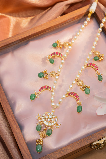 JADAU ON SILVER CHAAND PENDANT STRUNG IN MOTI MAALA WITH MULTI-RED CHAANDS