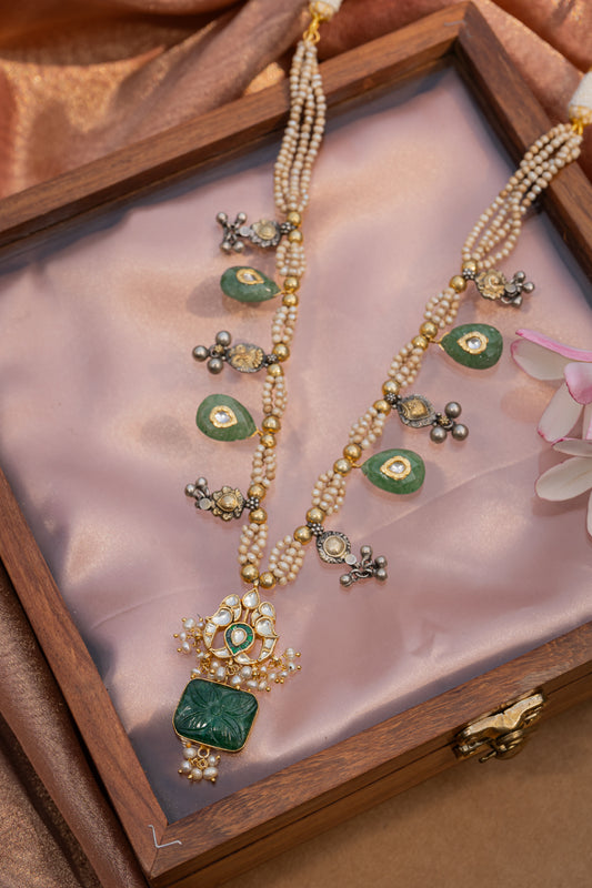 JADAU ON SILVER SQUARE GREEN STONE WITH CHAKLI PENDANT