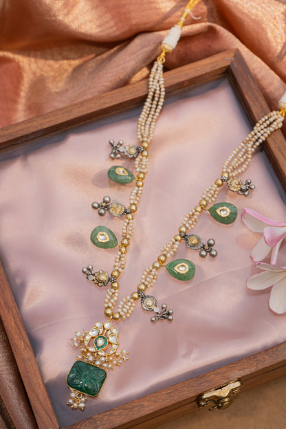 JADAU ON SILVER SQUARE GREEN STONE WITH CHAKLI PENDANT