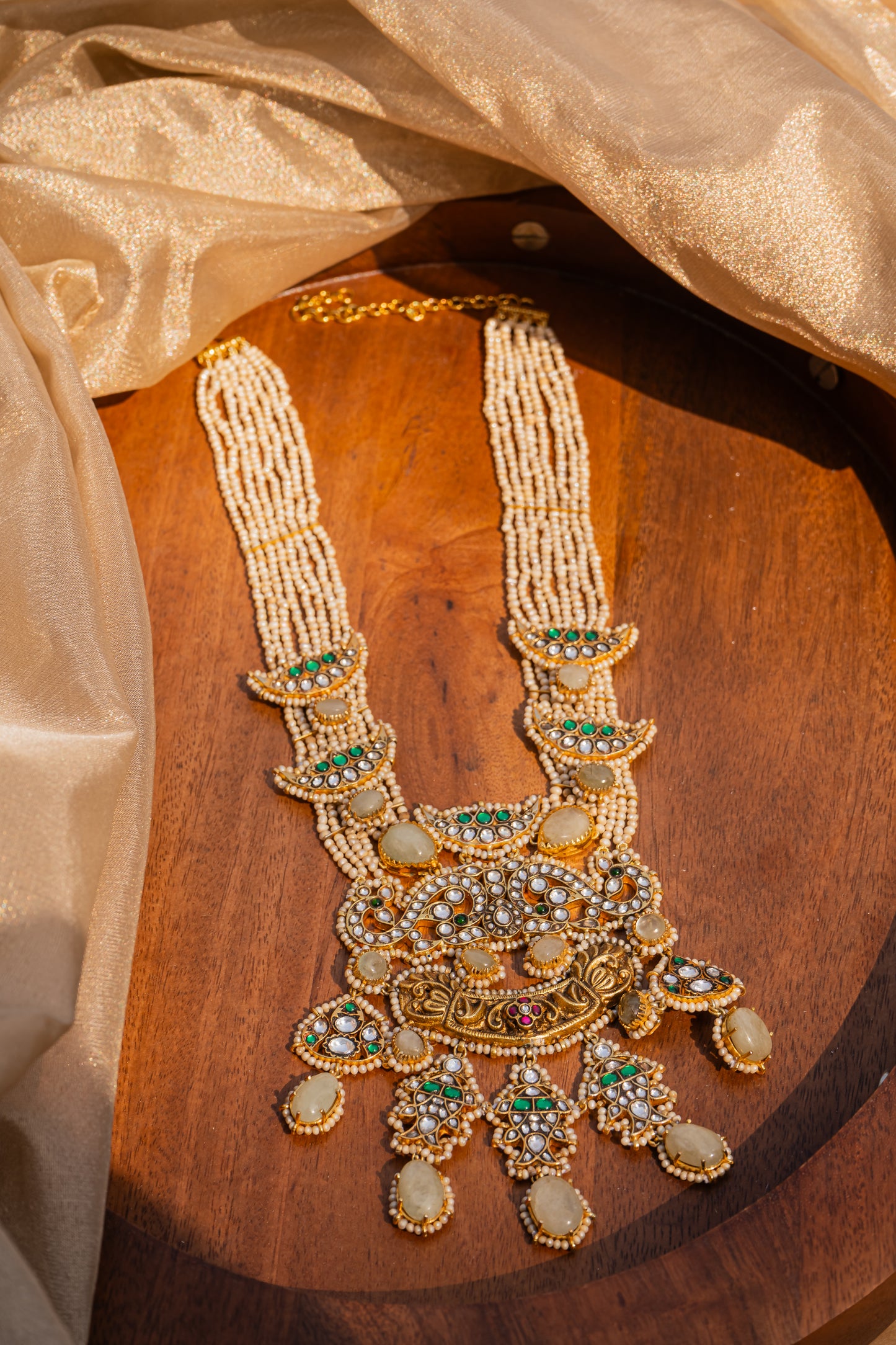 GREEN AND WHITE JADAU PENDANT STRUNG IN MOTI HAAR