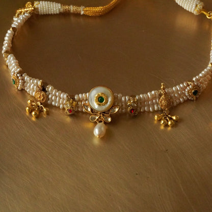 Centre white centre strung in pearl lines choker and earrings