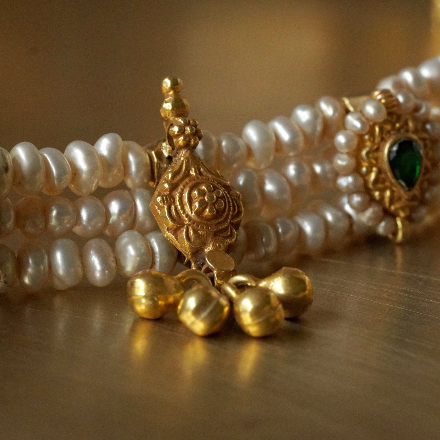 ORN053 Gold plated 92.5 silver centre white centre strung in pearl lines choker and earrings