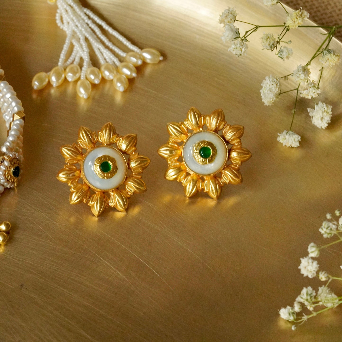 ORN053 Gold plated 92.5 silver centre white centre strung in pearl lines choker and earrings