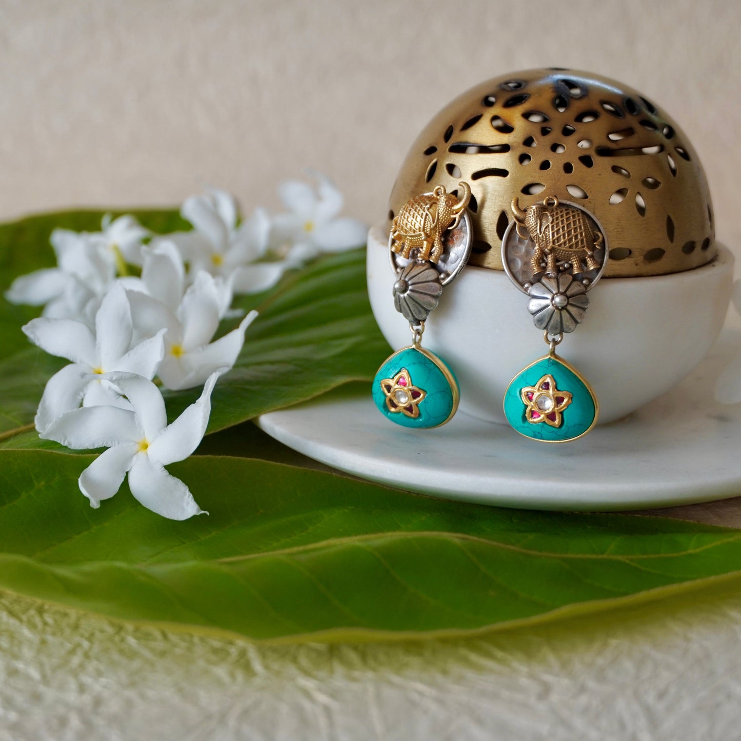 ORN078 Dual Tone 92.5 Silver Firoza gemstone on Amulate over a Nagada piece fastened in fresh-water precious pearls and earrings